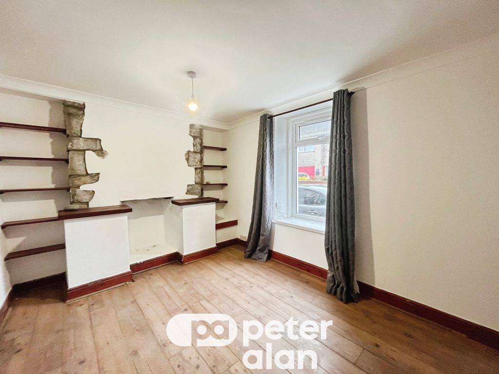 Property photo 3 of 10 Front