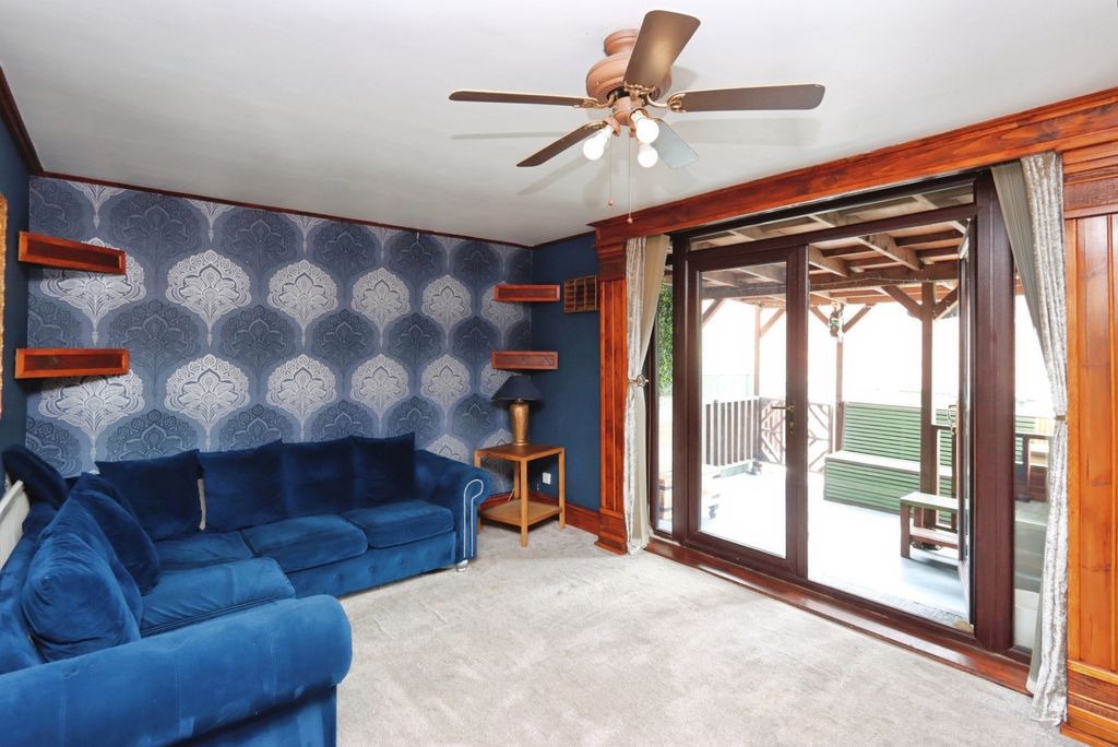 Property photo 3 of 17 Photo
