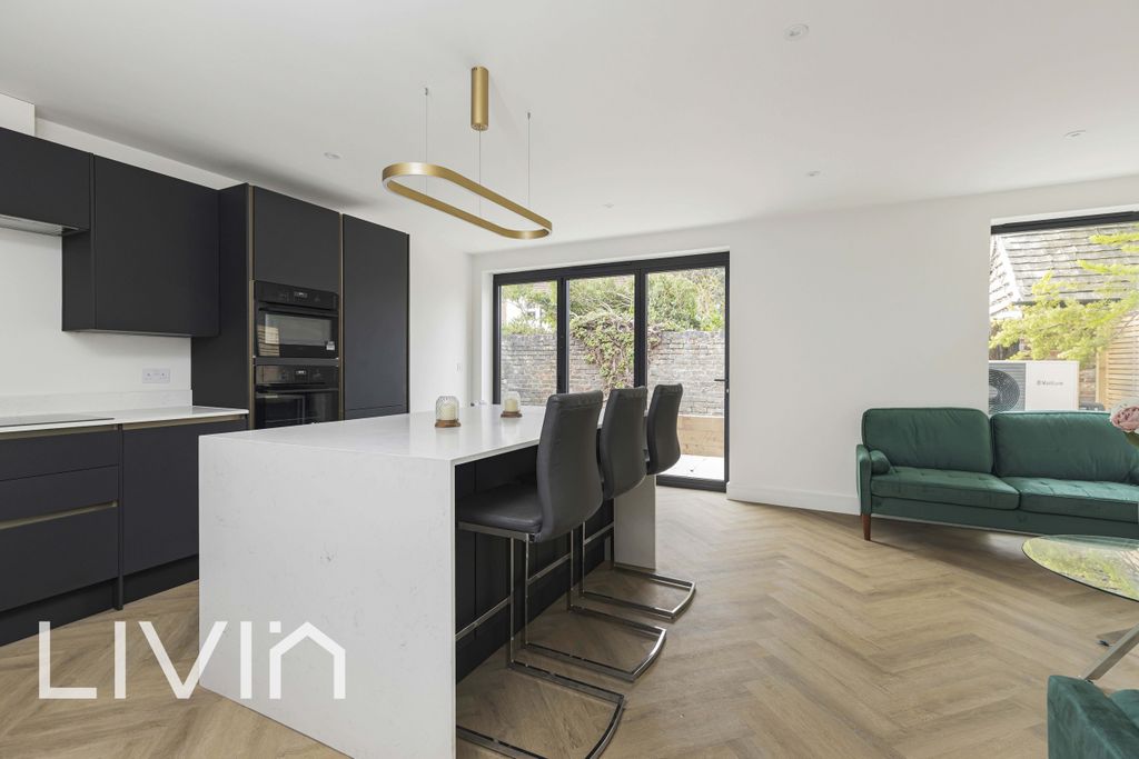 Property photo 1 of 35 025A7405