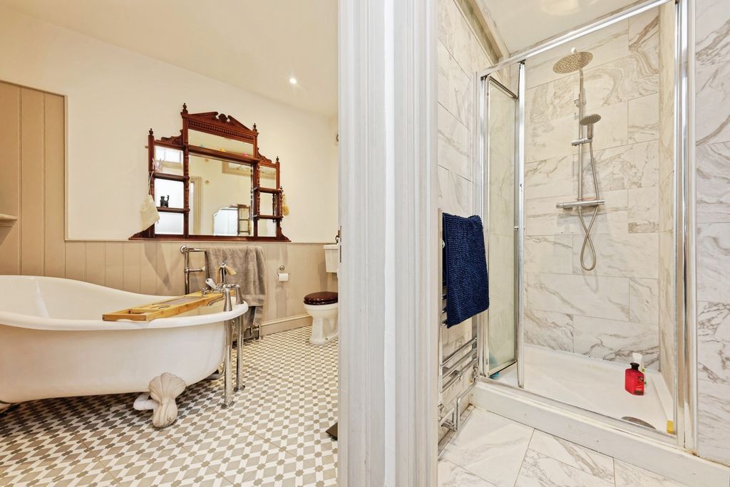 Property photo 2 of 16 Photo