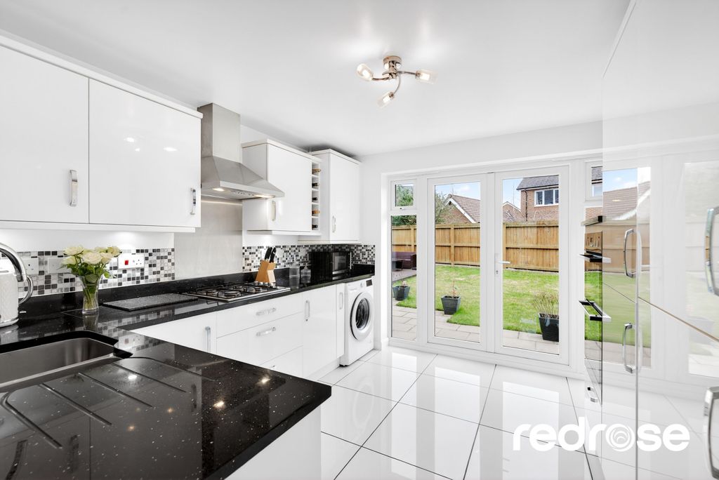 Property photo 2 of 23 Web_9 Townsend Dr-14-2500Px