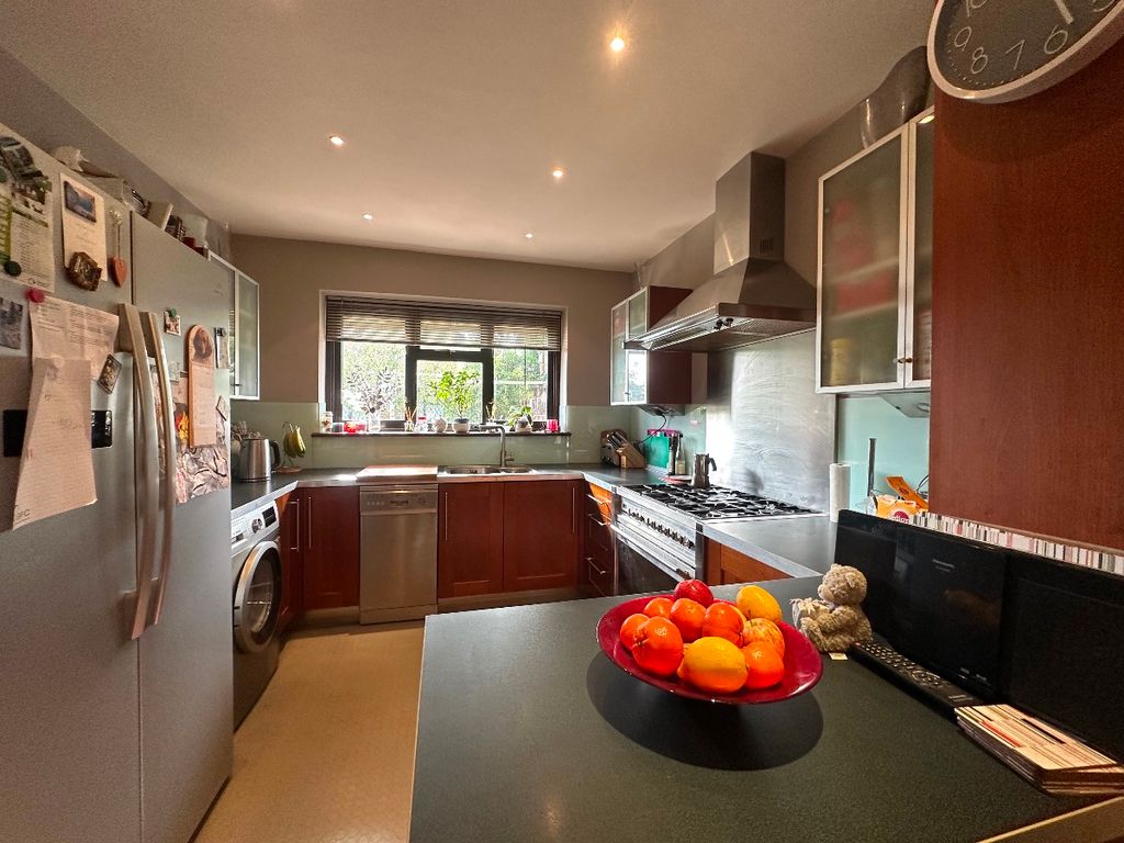 Property photo 2 of 23