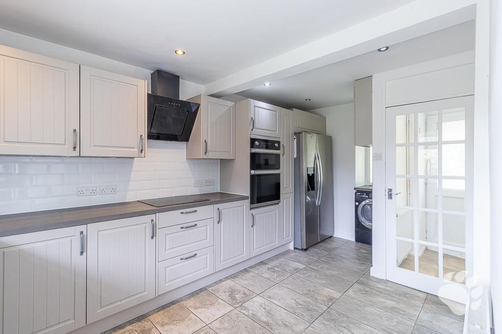 Property photo 3 of 19 Kitchen