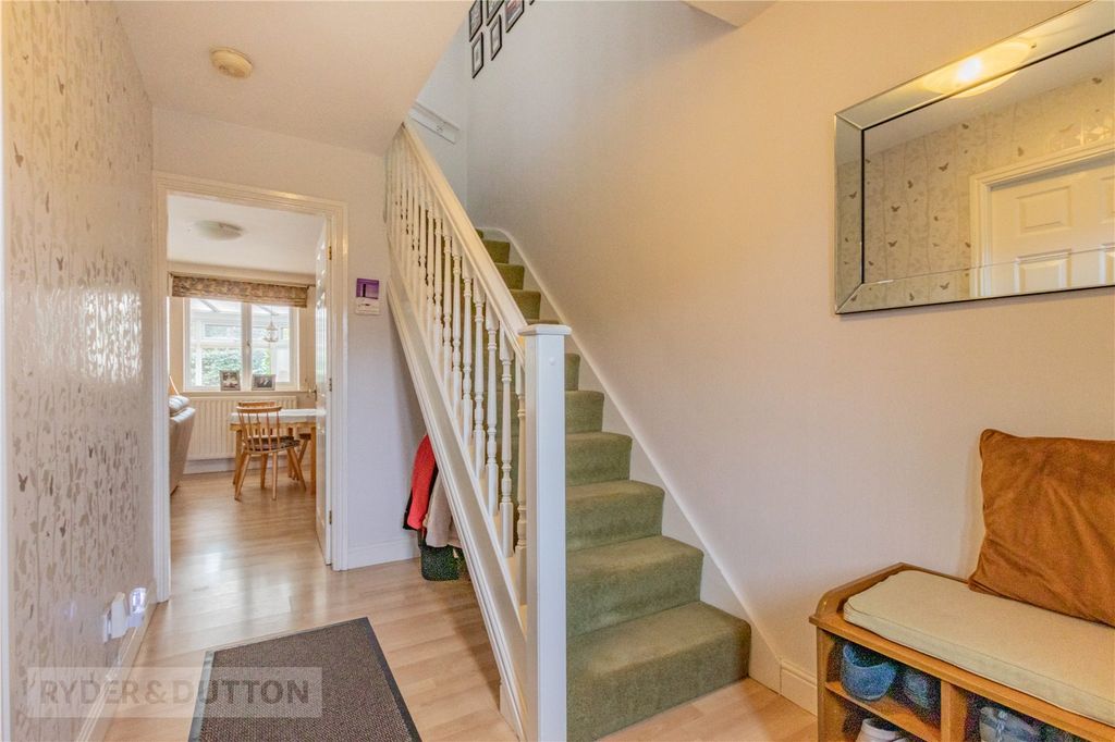 Property photo 3 of 20 Entrance Hall