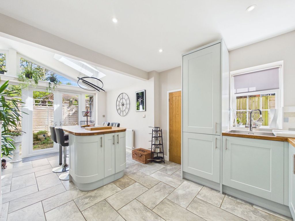 Property photo 2 of 36