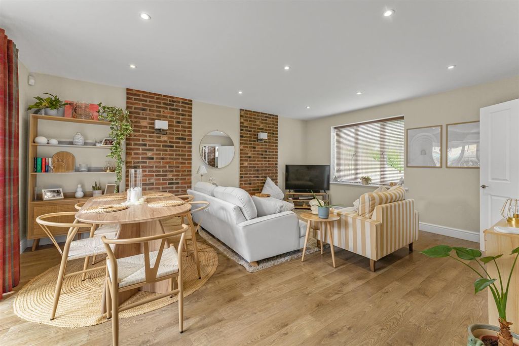 Property photo 2 of 10 3 Moorhen Close-11 - Copy.Jpg