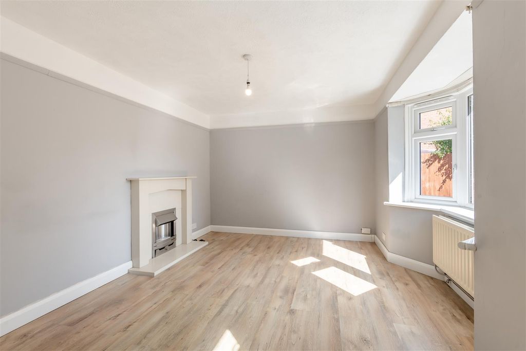 Property photo 2 of 19 8701809-Interior07.Jpg