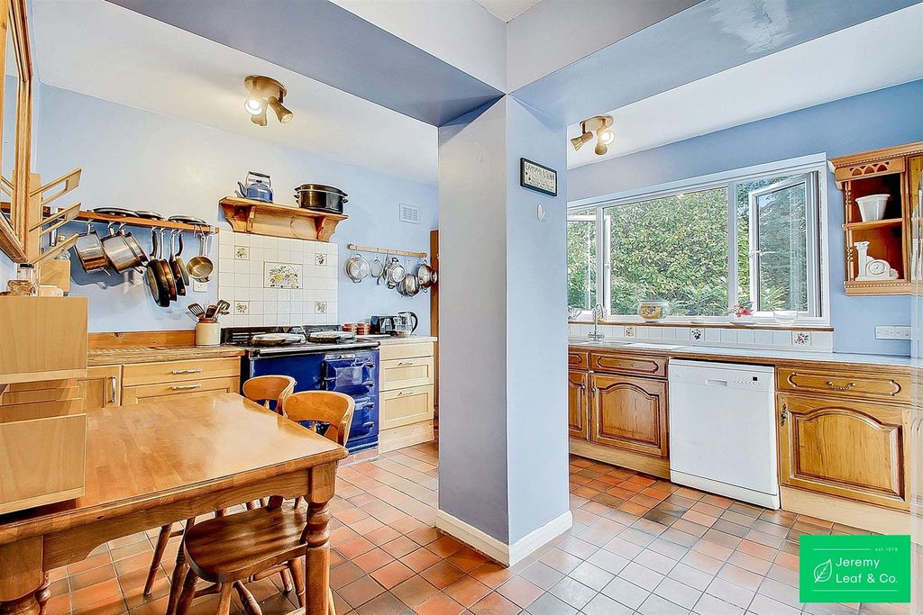 Property photo 2 of 25