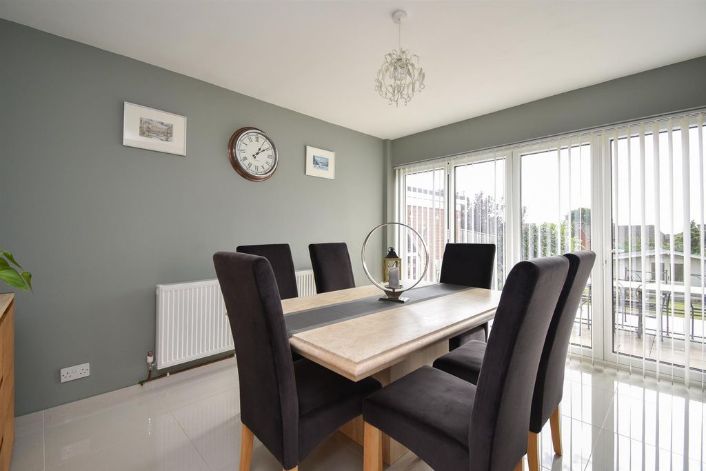 Property photo 3 of 25 Dining Room