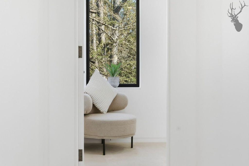 Additional image 9 of 3 bed flat for saleWoodredon Estate, High Beech EN9