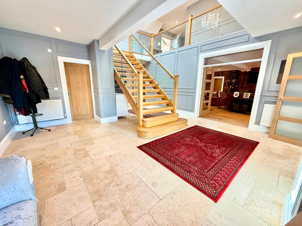 Property photo 2 of 40