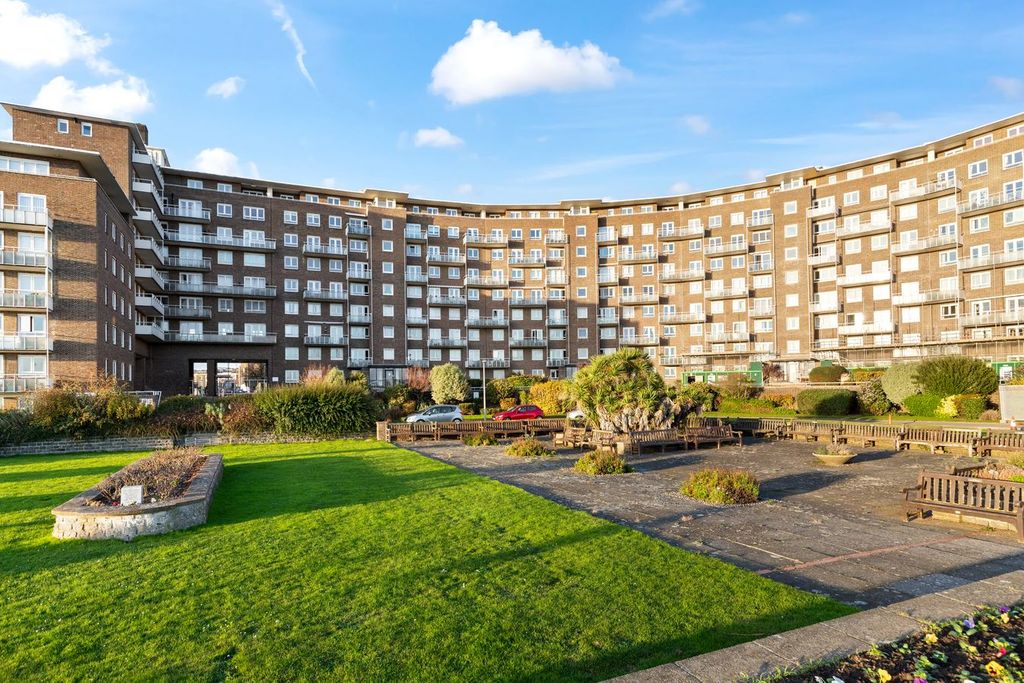 2 bed flat for saleThe Gateway, Dover CT16