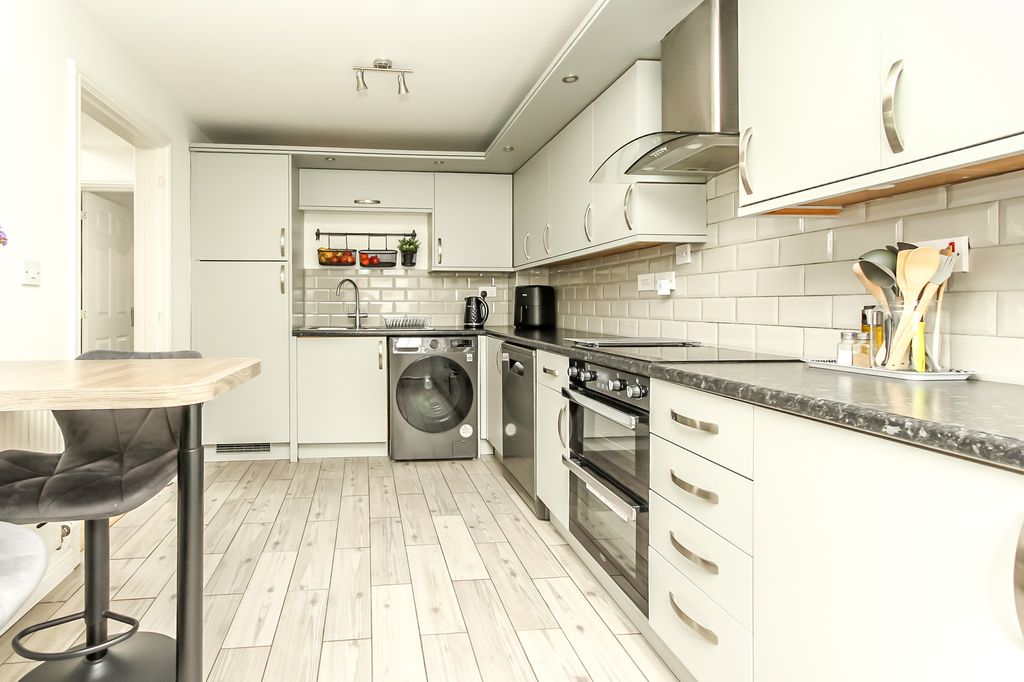 Property photo 2 of 16 Kitchen