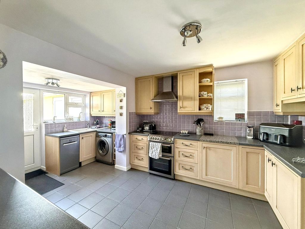 Property photo 3 of 24 Kitchen