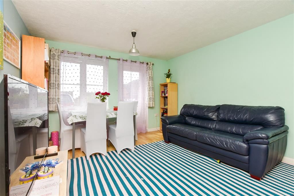 Property photo 2 of 17 Lounge