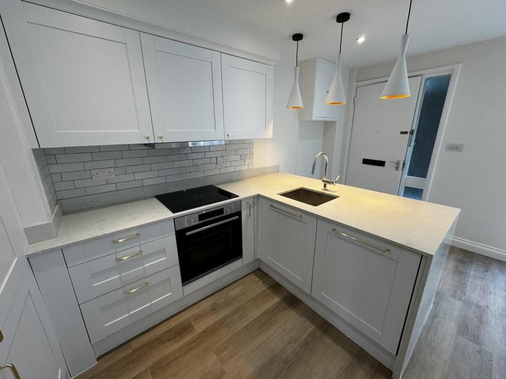 Property photo 3 of 9 Kitchen