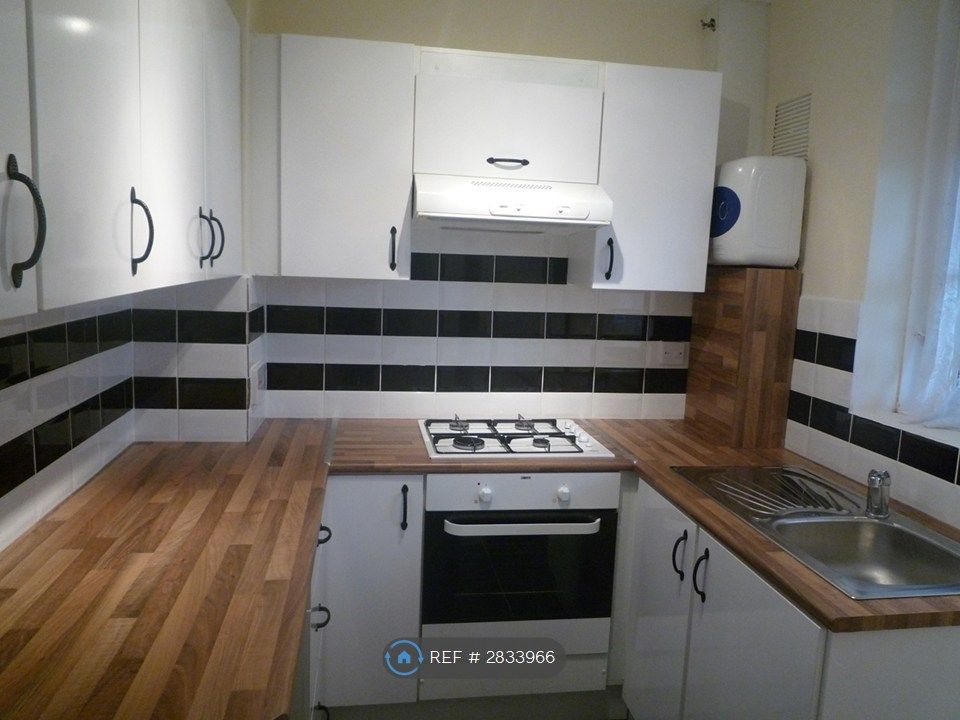 Property photo 2 of 10 Kitchen