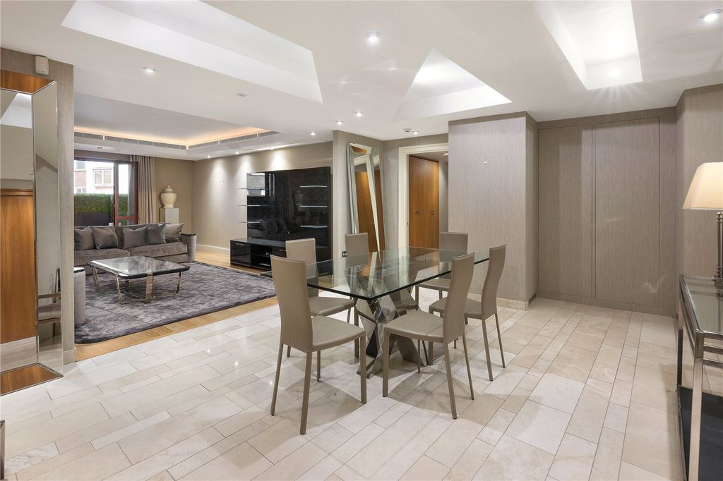 Property photo 1 of 8 Dining Room