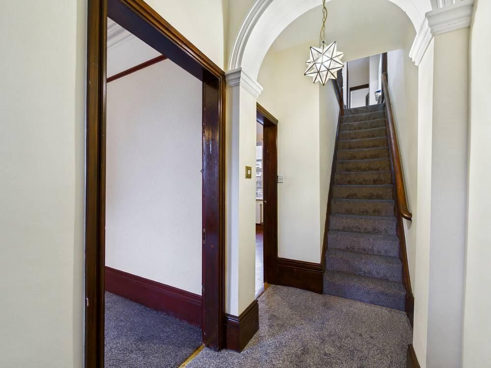 Property photo 2 of 18 Hallway