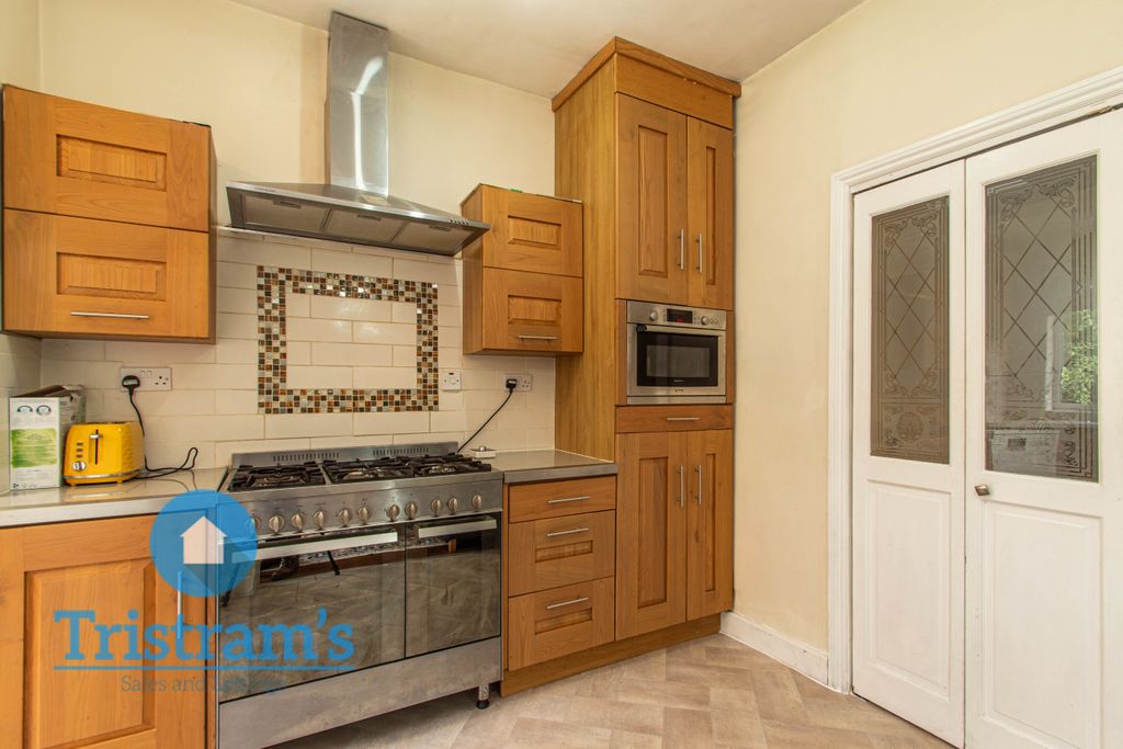 Property photo 3 of 21