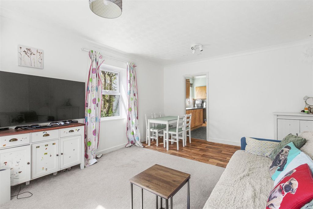 Property photo 3 of 9 Blenheim Court, Malmers Well Rd-6.Jpg