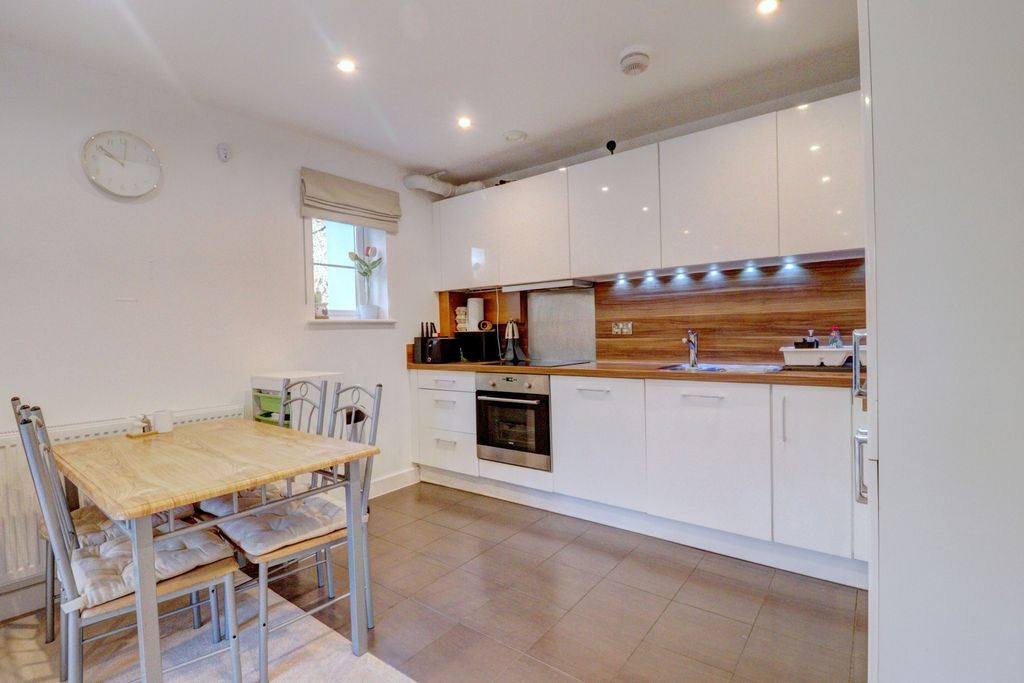 Property photo 2 of 10 Picture No. 11