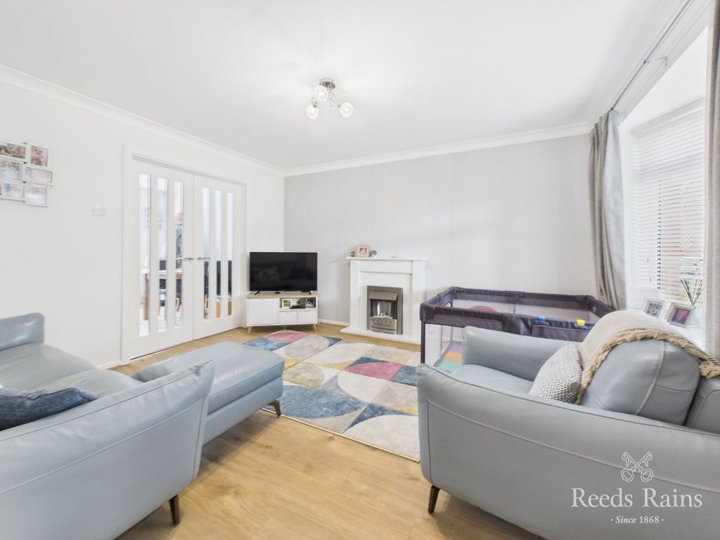 Property photo 3 of 23 Sitting Room