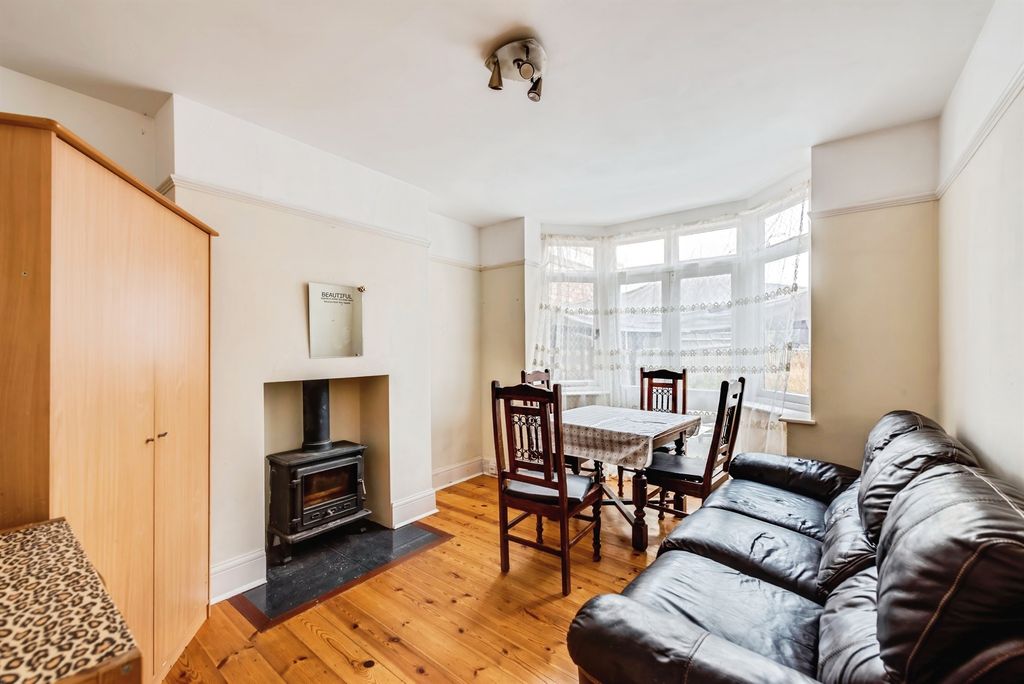 Property photo 3 of 16
