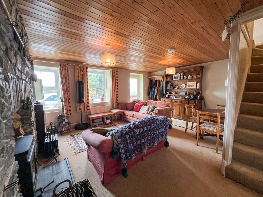 Property photo 3 of 13 F00Bed8E-2c21-423c-9Ec0-0E265E409Ec3