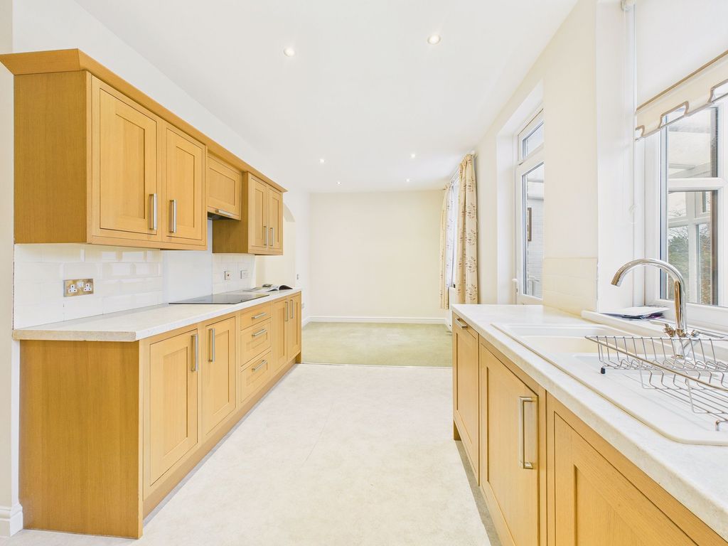 Property photo 3 of 16 Dining Kitchen