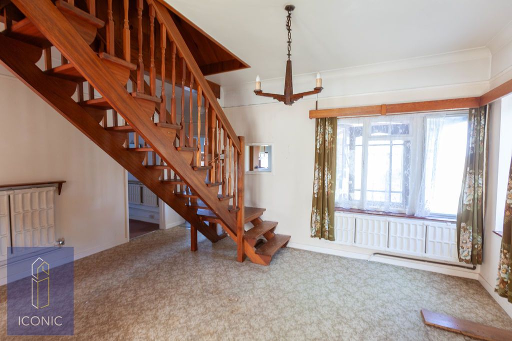 Property photo 3 of 10 Photo 2