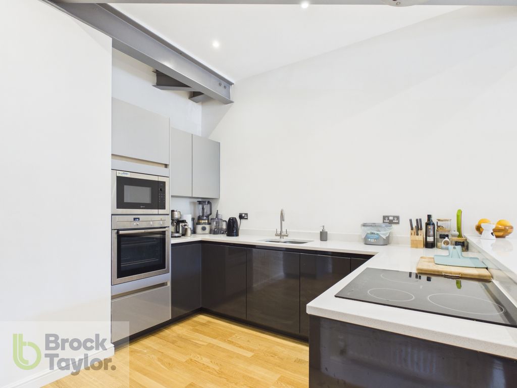 Property photo 3 of 15 Cam02841G0-Pr0079-Still003