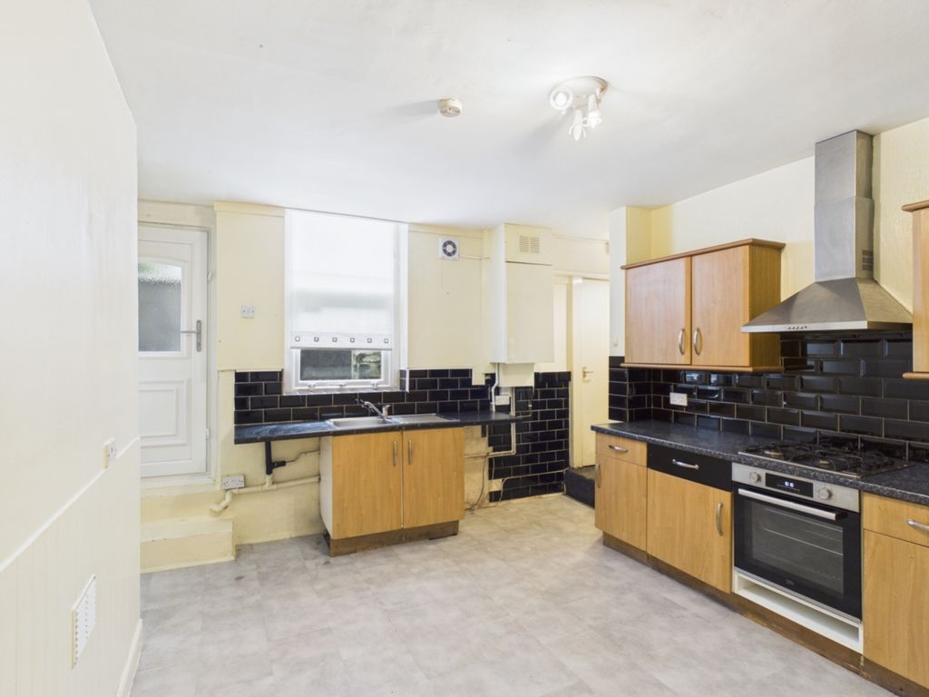 Property photo 3 of 9 Kitchen