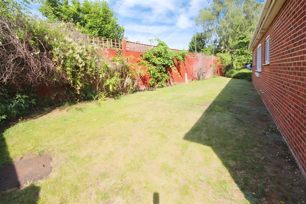 Property photo 2 of 7 Garden.Jpg