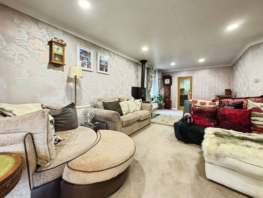 Property photo 2 of 20 Pbox-Img.Jpg