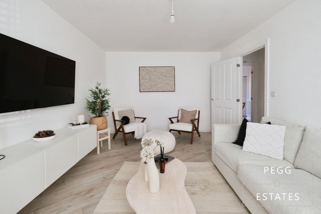 Property photo 2 of 34