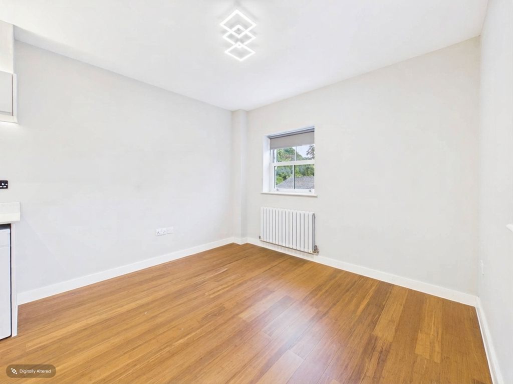 Property photo 3 of 10 Cam02119G0-Pr0647-Still004-001