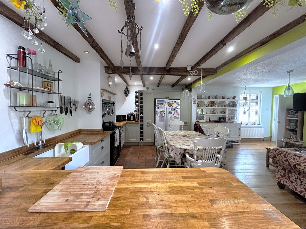Property photo 3 of 23 5F13881F-0875-4B19-Bec0-4Aee258Cf2Ff.Jpg