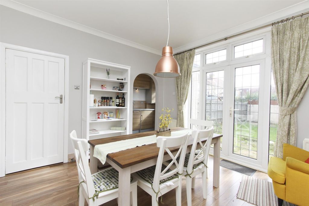 Property photo 3 of 10 Dining Area