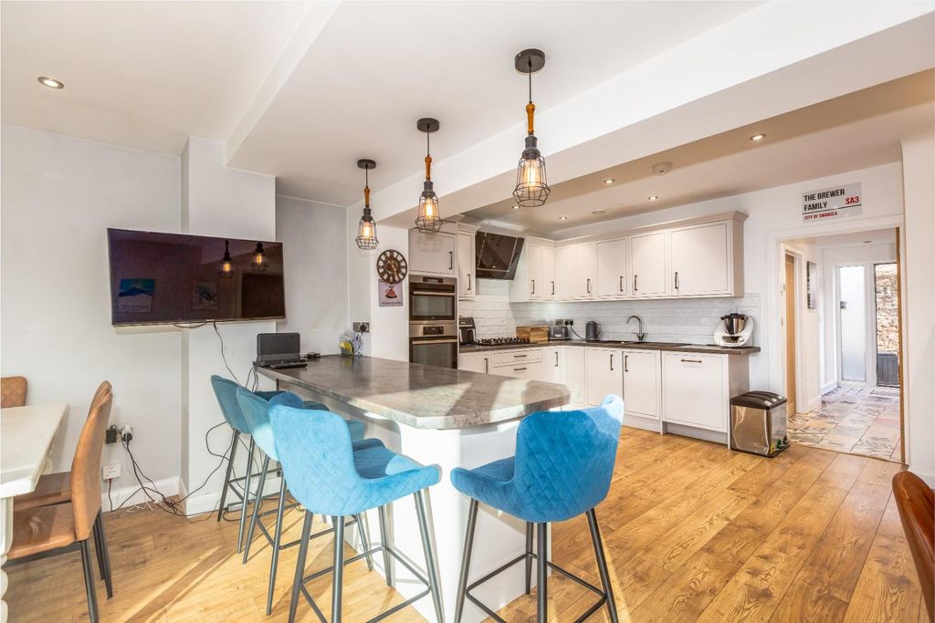 Property photo 3 of 36 Cz0A3248-Edit.Jpg