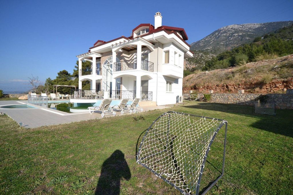 Property photo 3 of 26