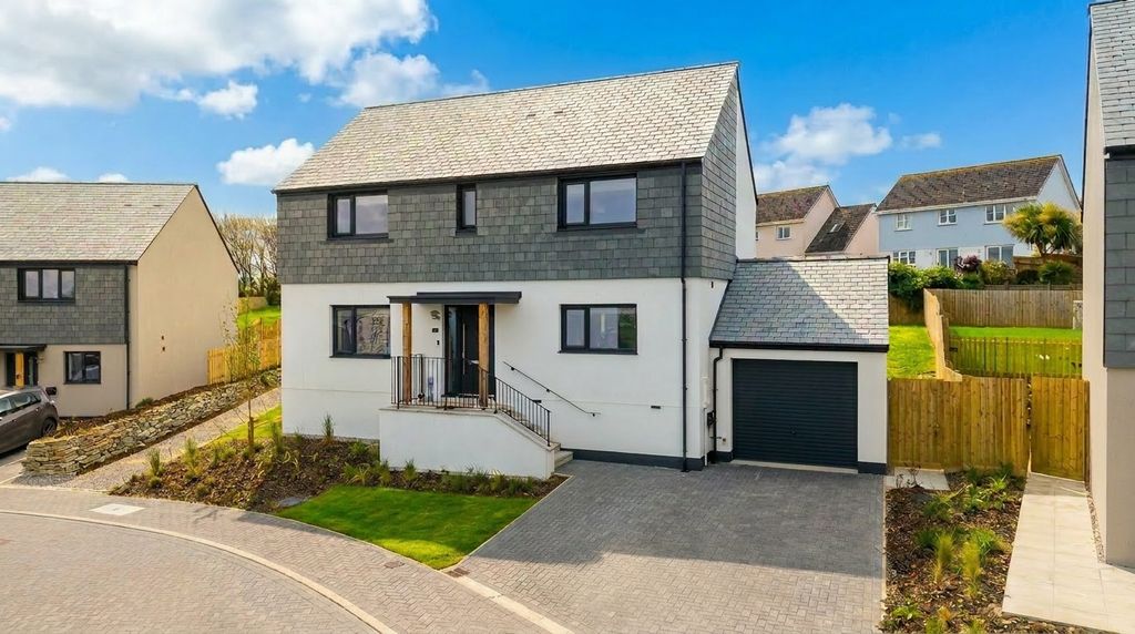 Property photo 1 of 17 Upton Green- Plot 6