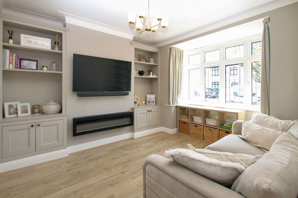 Property photo 2 of 12