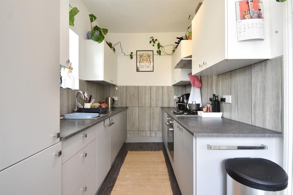 Property photo 3 of 14 Kitchen