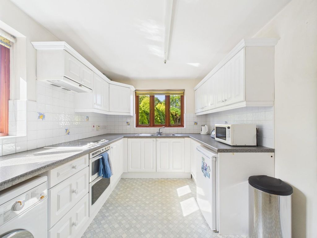 Property photo 3 of 34 Kitchen