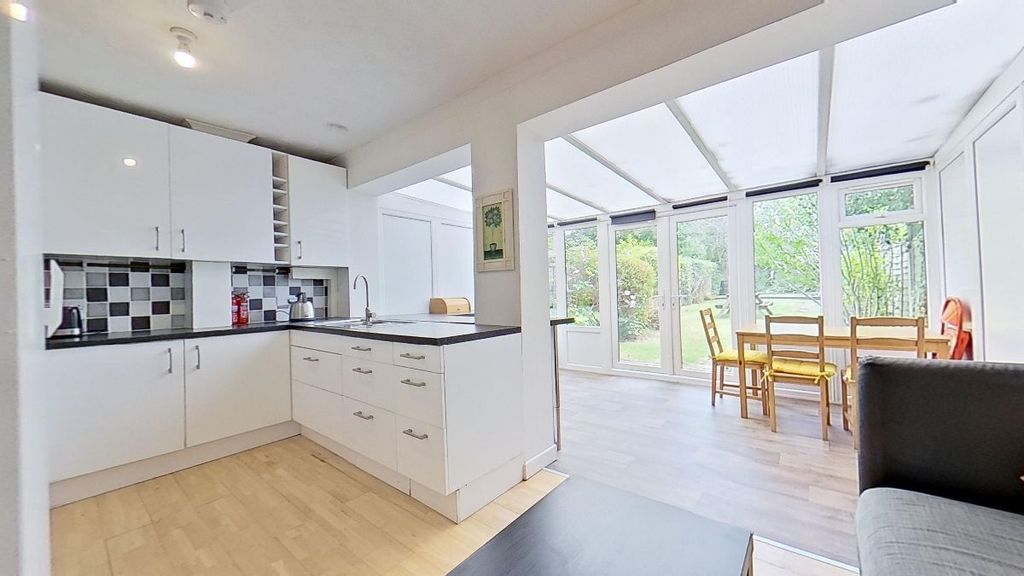 Property photo 3 of 39