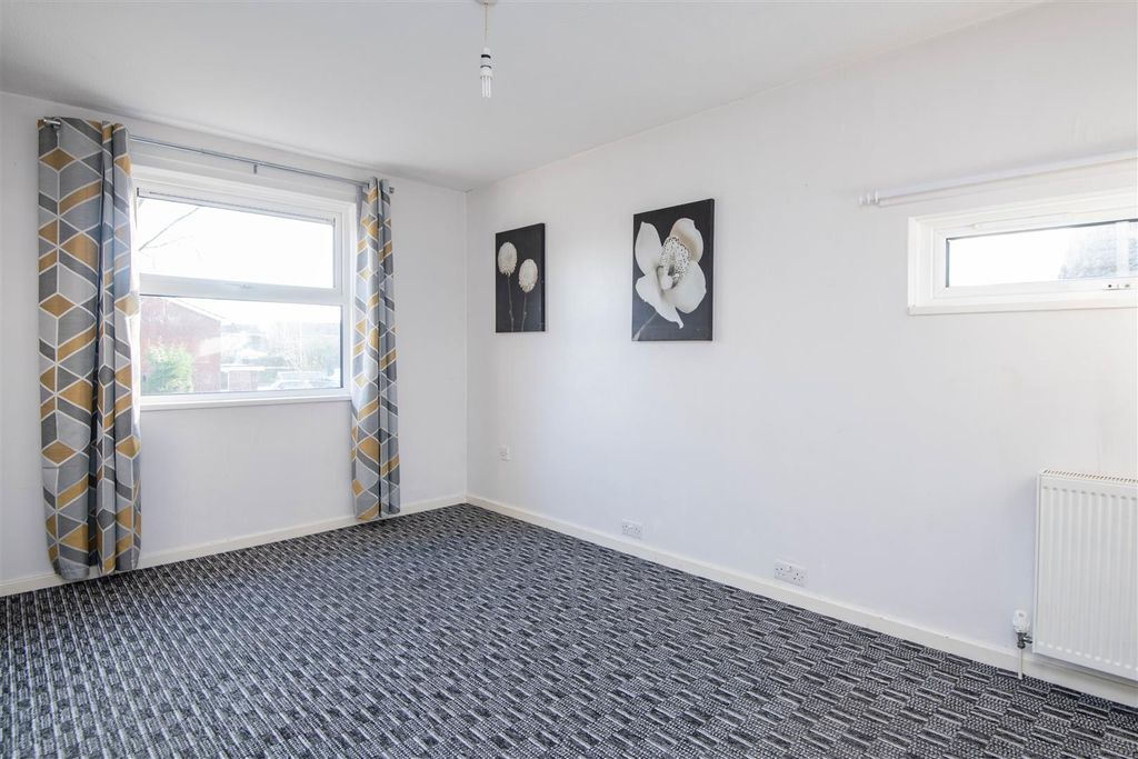 Property photo 3 of 12 Master Bedroom