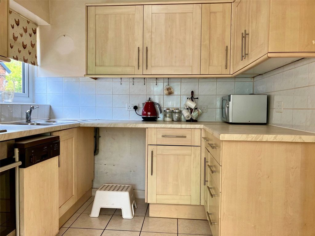 Property photo 3 of 18 Kitchen