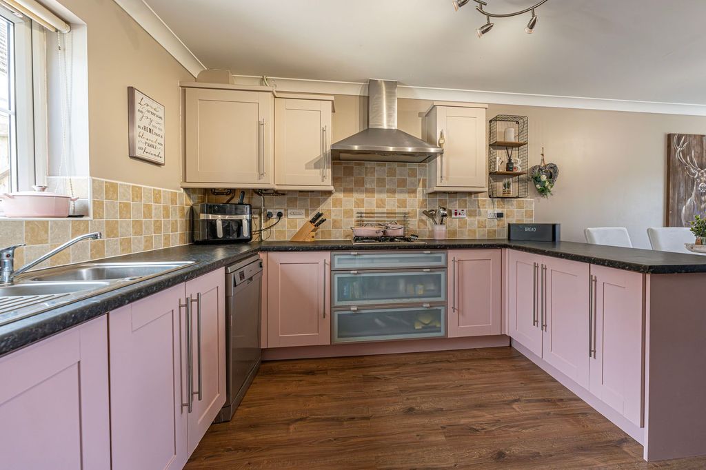 Property photo 2 of 50