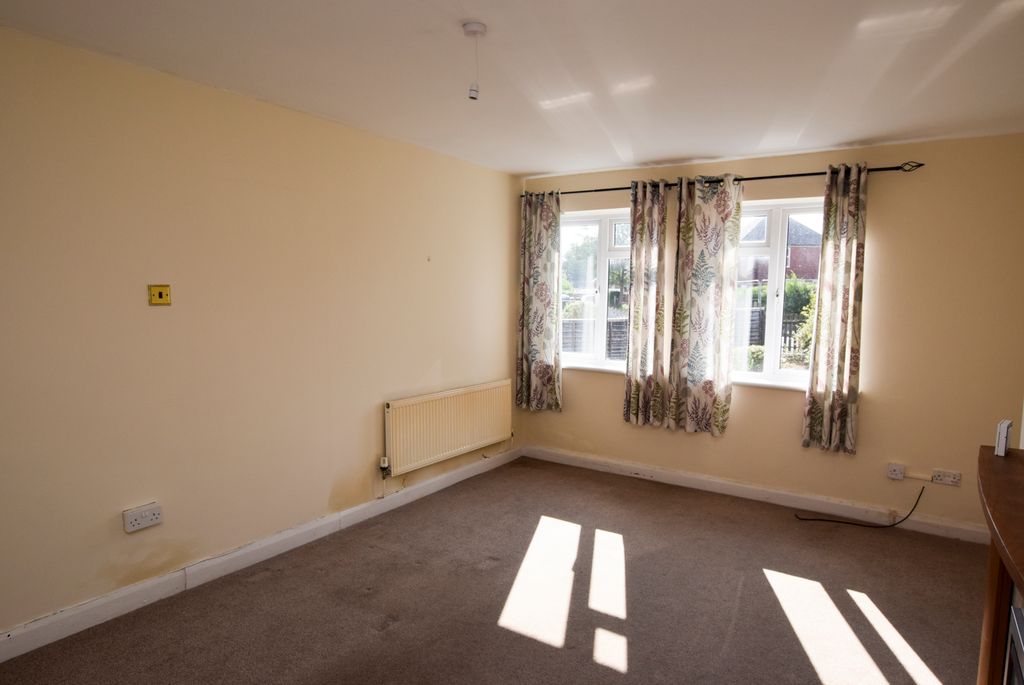 Property photo 2 of 19 Lounge 1